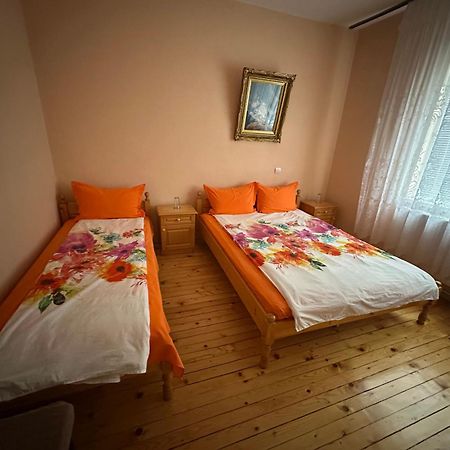 Velkovski Guest House Хисаря Экстерьер фото