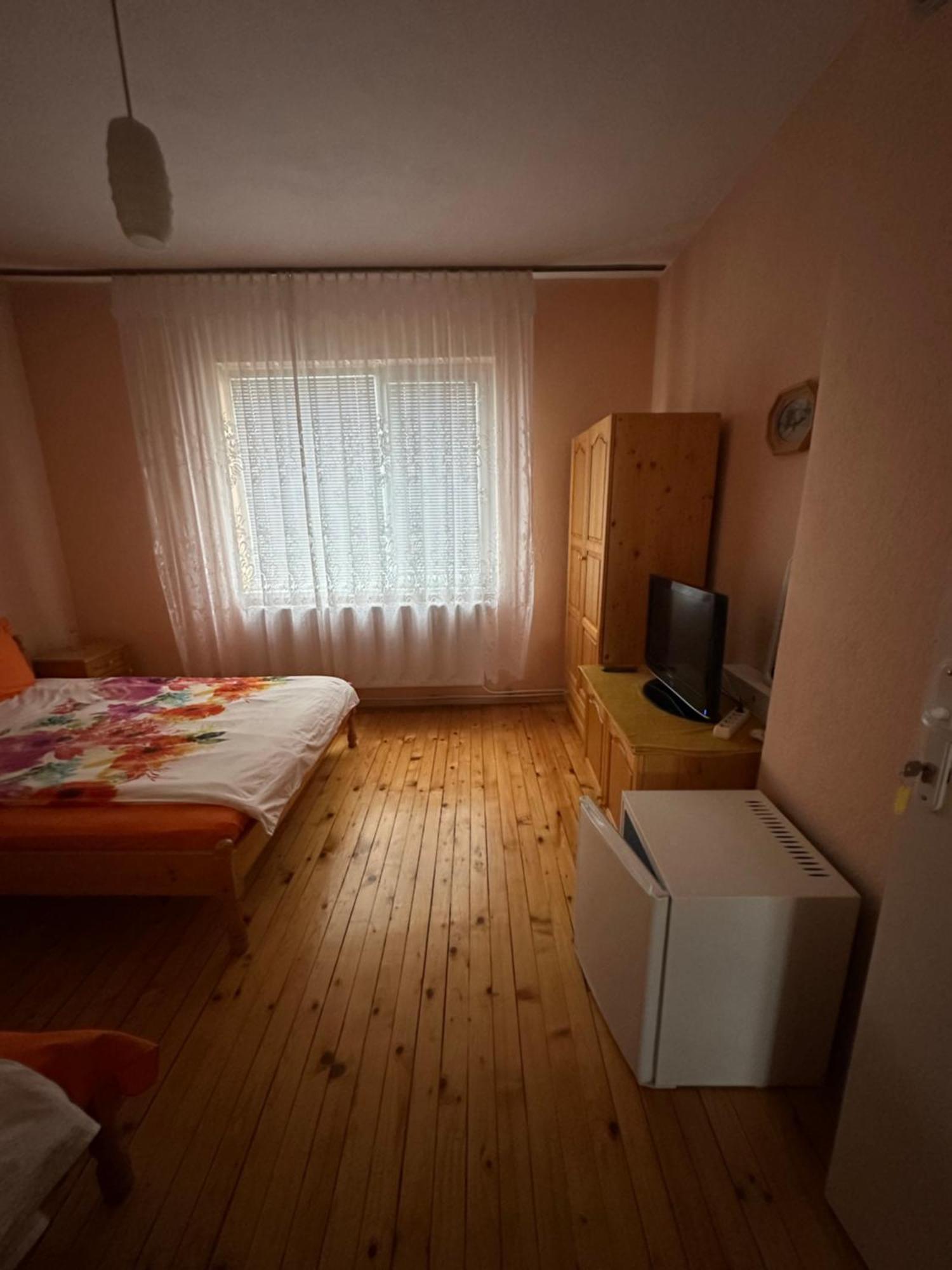 Velkovski Guest House Хисаря Экстерьер фото