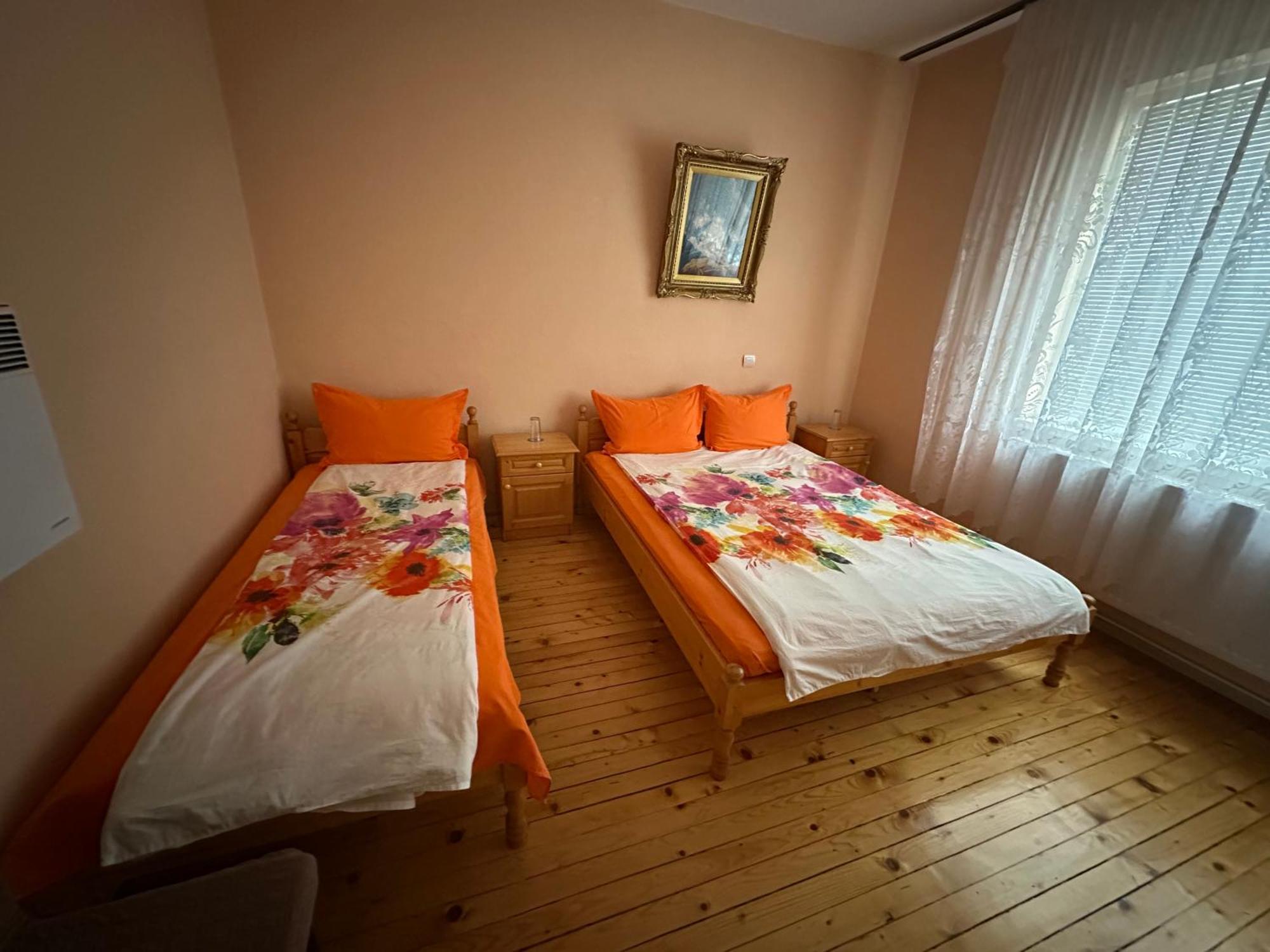 Velkovski Guest House Хисаря Экстерьер фото