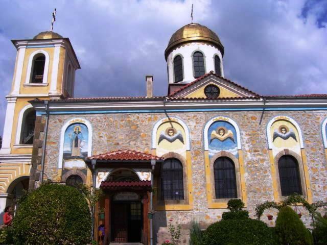 Velkovski Guest House Хисаря Экстерьер фото