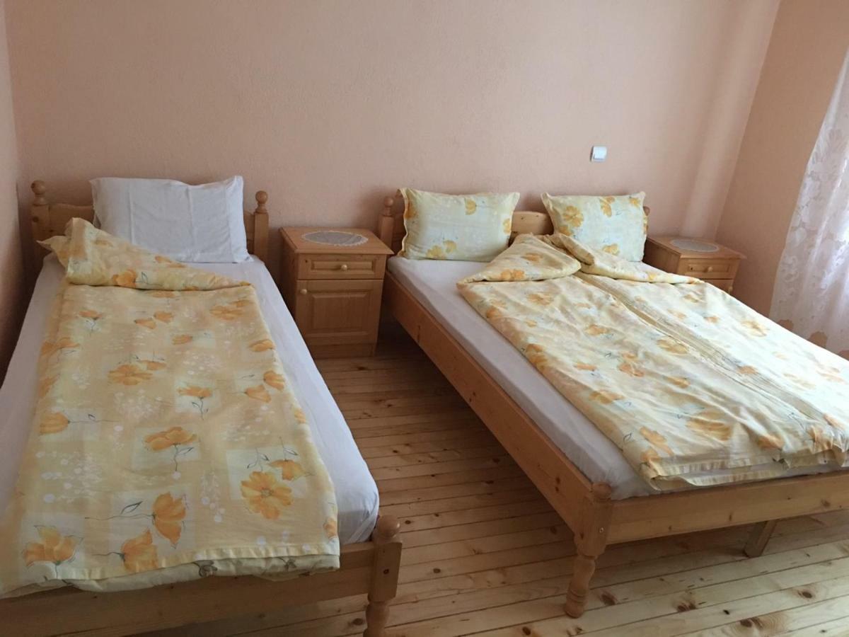 Velkovski Guest House Хисаря Экстерьер фото