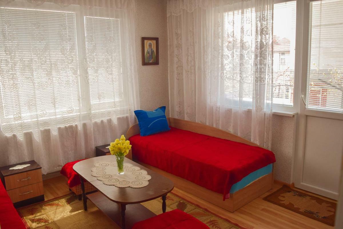Velkovski Guest House Хисаря Экстерьер фото