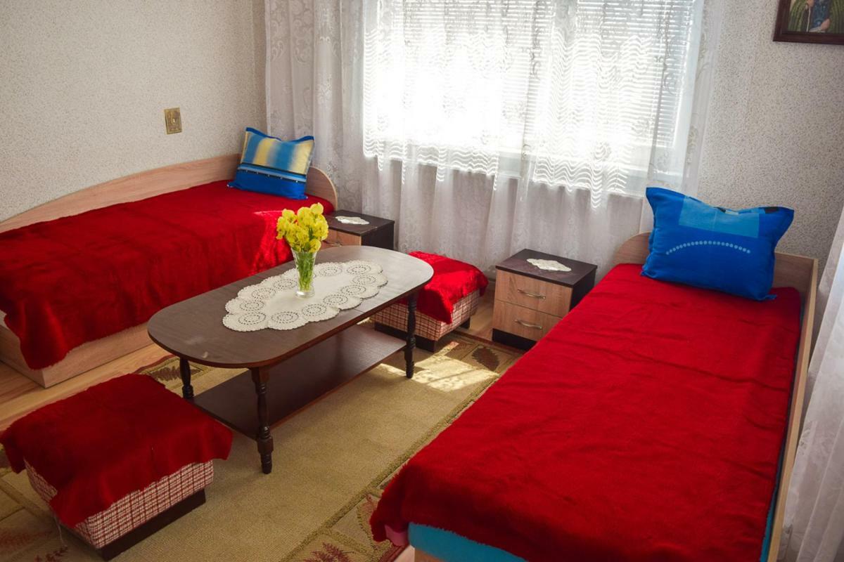 Velkovski Guest House Хисаря Экстерьер фото