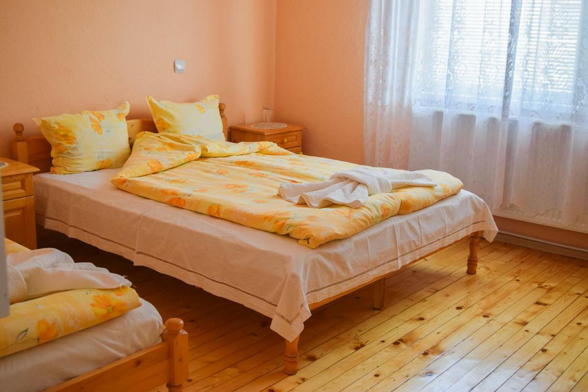 Velkovski Guest House Хисаря Экстерьер фото