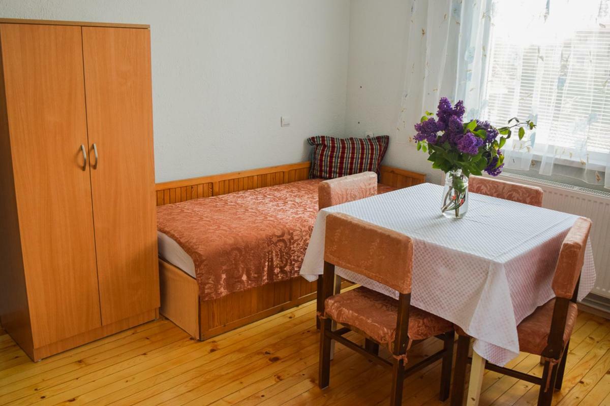 Velkovski Guest House Хисаря Экстерьер фото